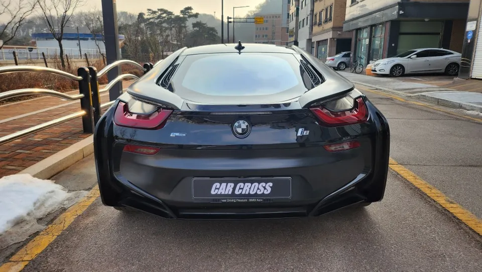 BMW i8のカーラッピング事例|費用目安・仕上がり 施工写真 3-1