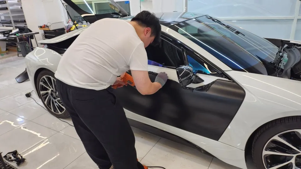 BMW i8のカーラッピング事例|費用目安・仕上がり 施工写真 3-2