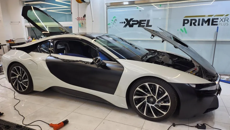 BMW i8のカーラッピング事例|費用目安・仕上がり 施工写真 1-3