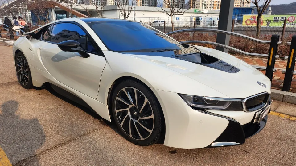 BMW i8のカーラッピング事例|費用目安・仕上がり 施工写真 3-3