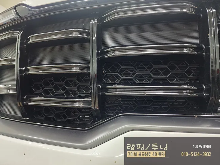 Kia Sorento MQ4のカーラッピング事例 施工写真 4-2