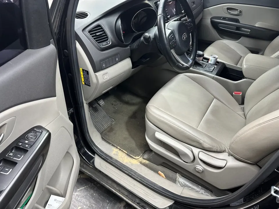 Kia Carnivalのガラスコーティング事例|費用目安と仕上がり 施工写真 3-2