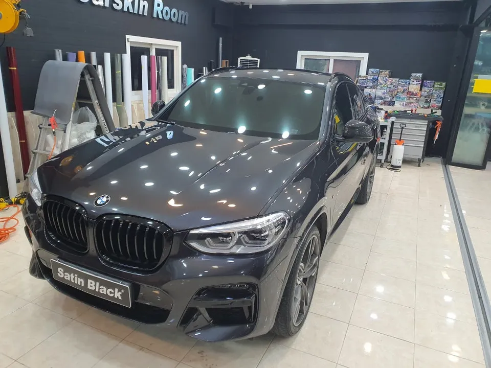 BMW X4のカーラッピング事例|費用目安と仕上がり 施工写真 2-1