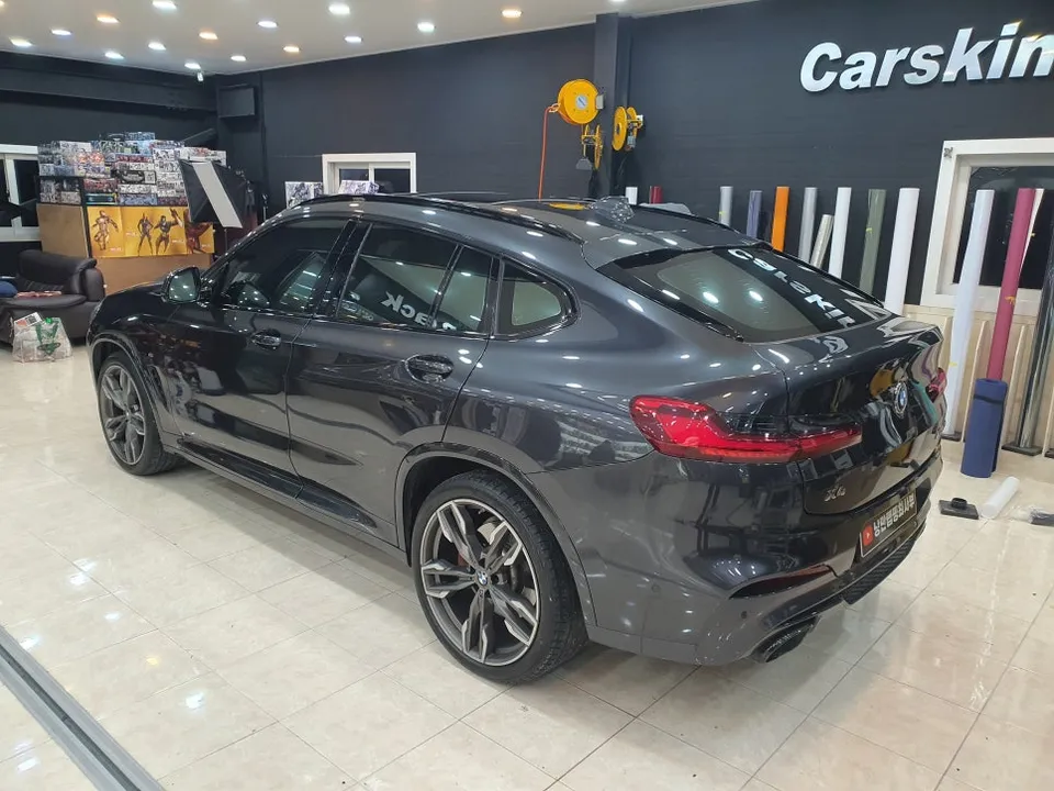 BMW X4のカーラッピング事例|費用目安と仕上がり 施工写真 3-1