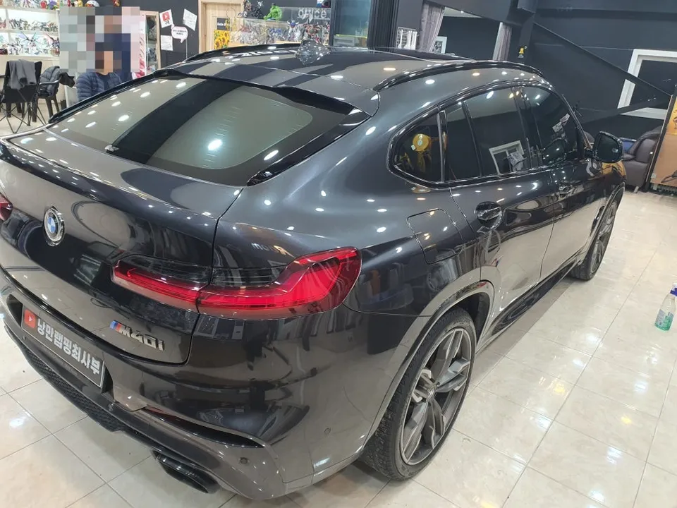 BMW X4のカーラッピング事例|費用目安と仕上がり 施工写真 2-2