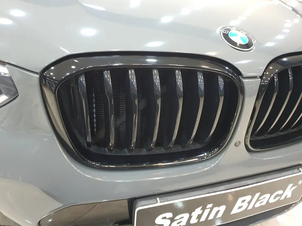 BMW X4のカーラッピング事例|費用目安と仕上がり 施工写真 2-3