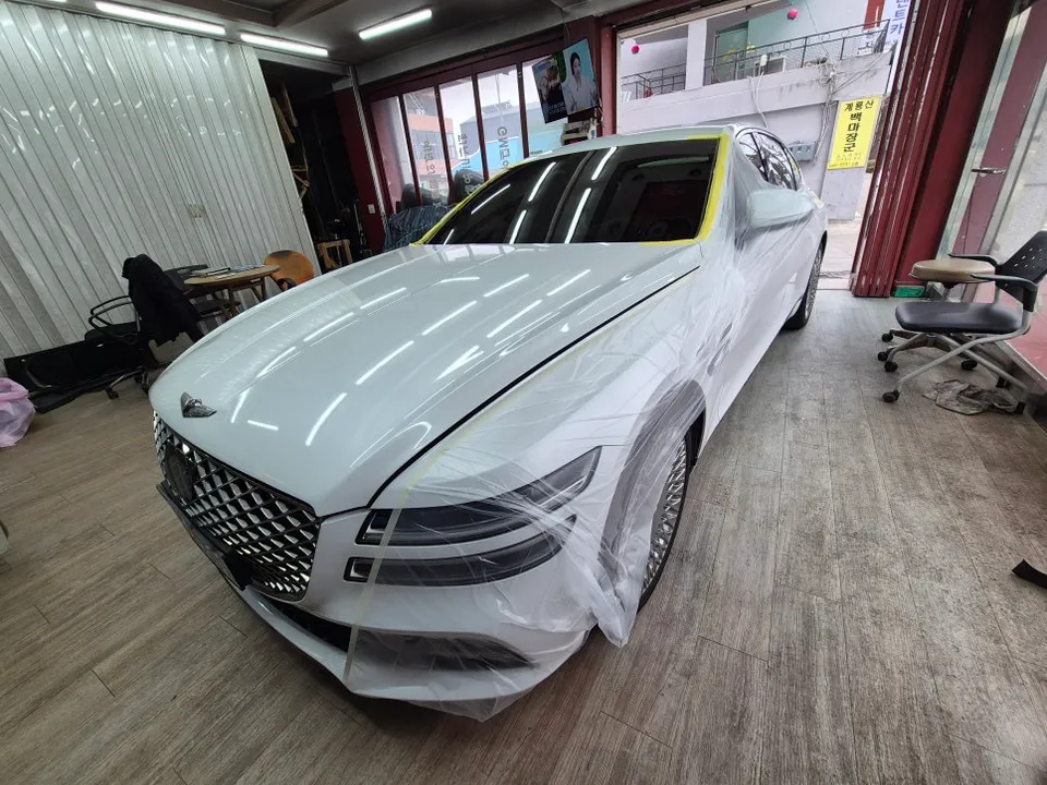 Genesis G80のカーフィルム施工事例|断熱・スモーク 施工写真 3-2