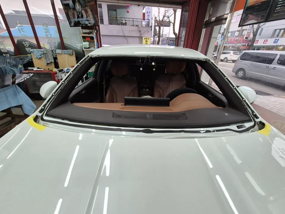 Genesis G80のカーフィルム施工事例|断熱・スモーク 施工写真 1-3