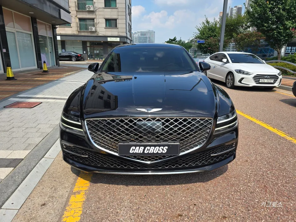 Genesis G80のカーラッピング事例｜内装カスタムで高級感を演出 写真