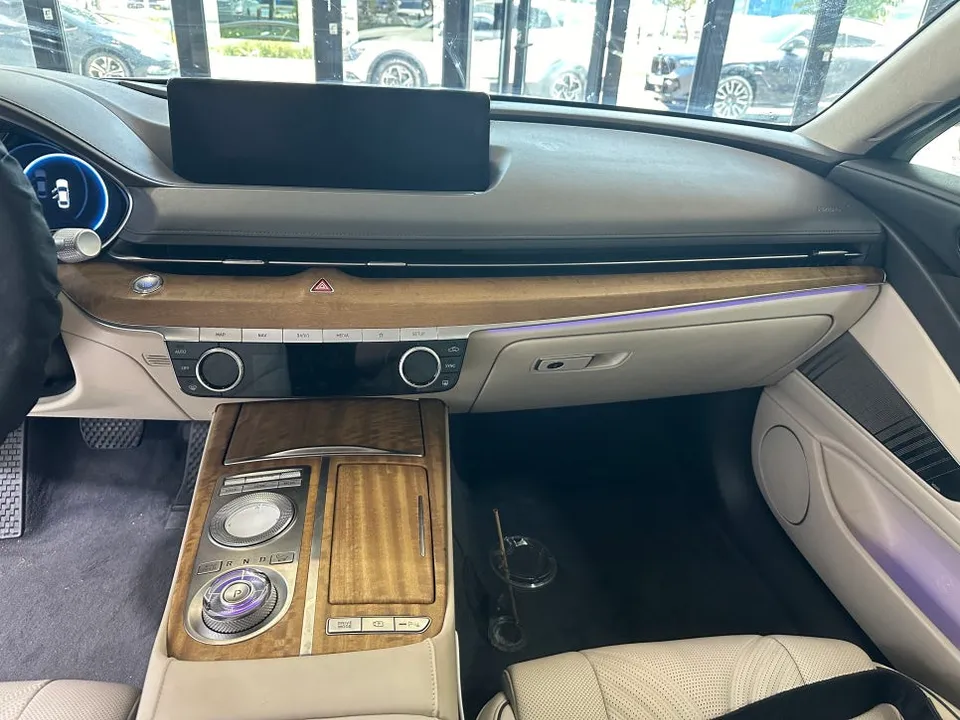 Genesis G80のカーラッピング事例|内装カスタムで高級感を演出 施工写真 3-1