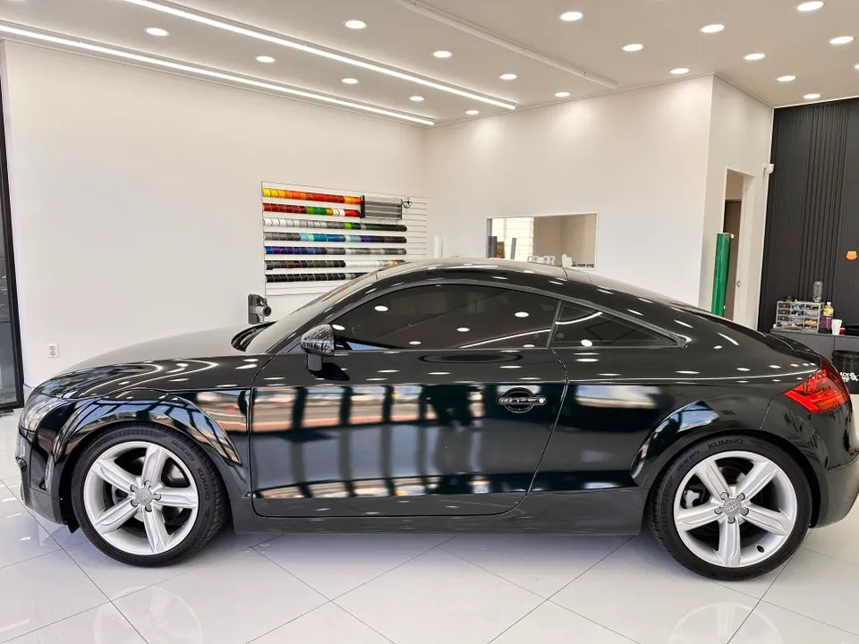 Audi TTのカーラッピング事例 施工写真 1-1