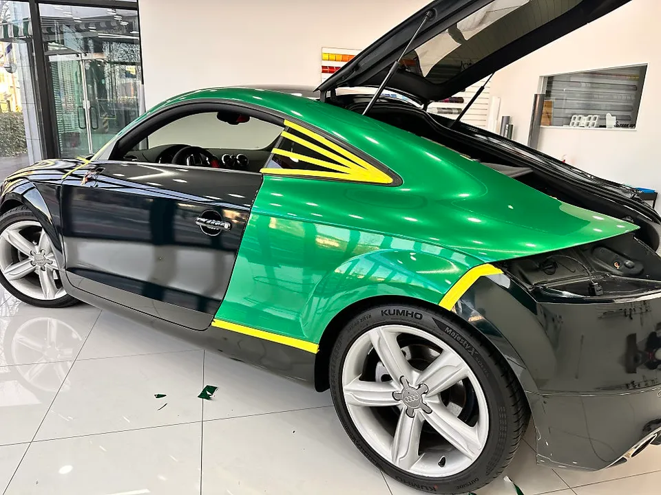 Audi TTのカーラッピング事例 施工写真 3-1