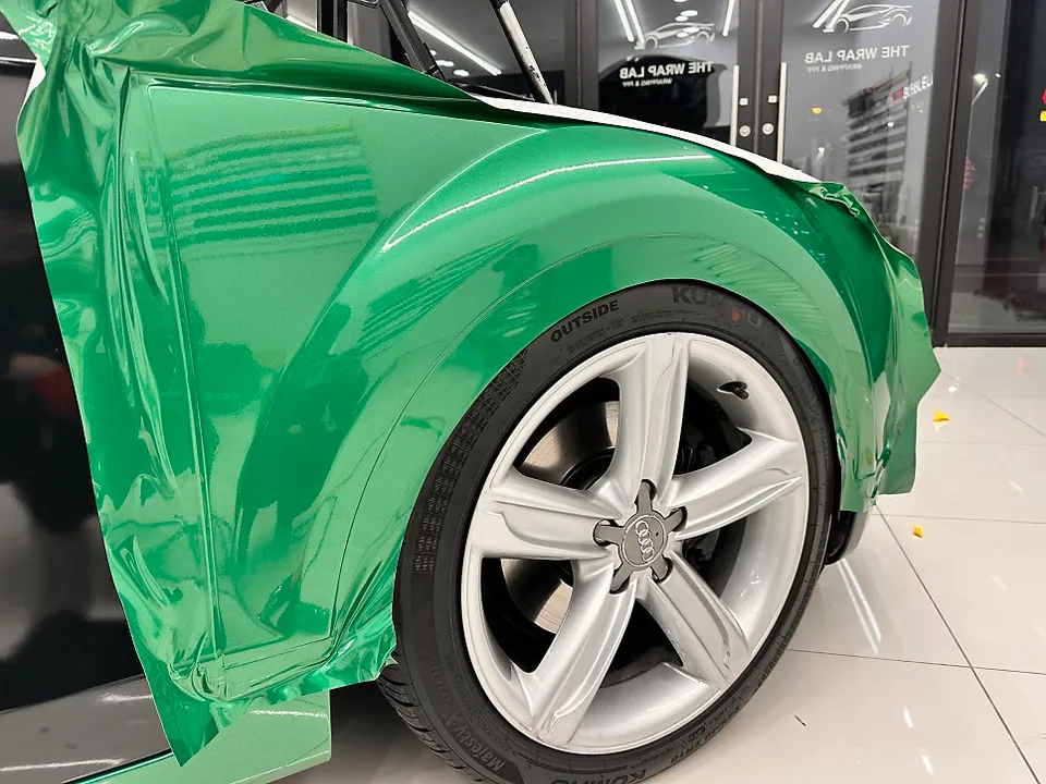 Audi TTのカーラッピング事例 施工写真 4-1