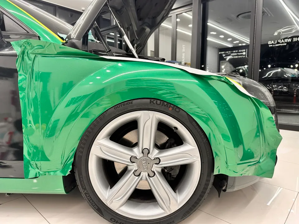 Audi TTのカーラッピング事例 施工写真 1-2