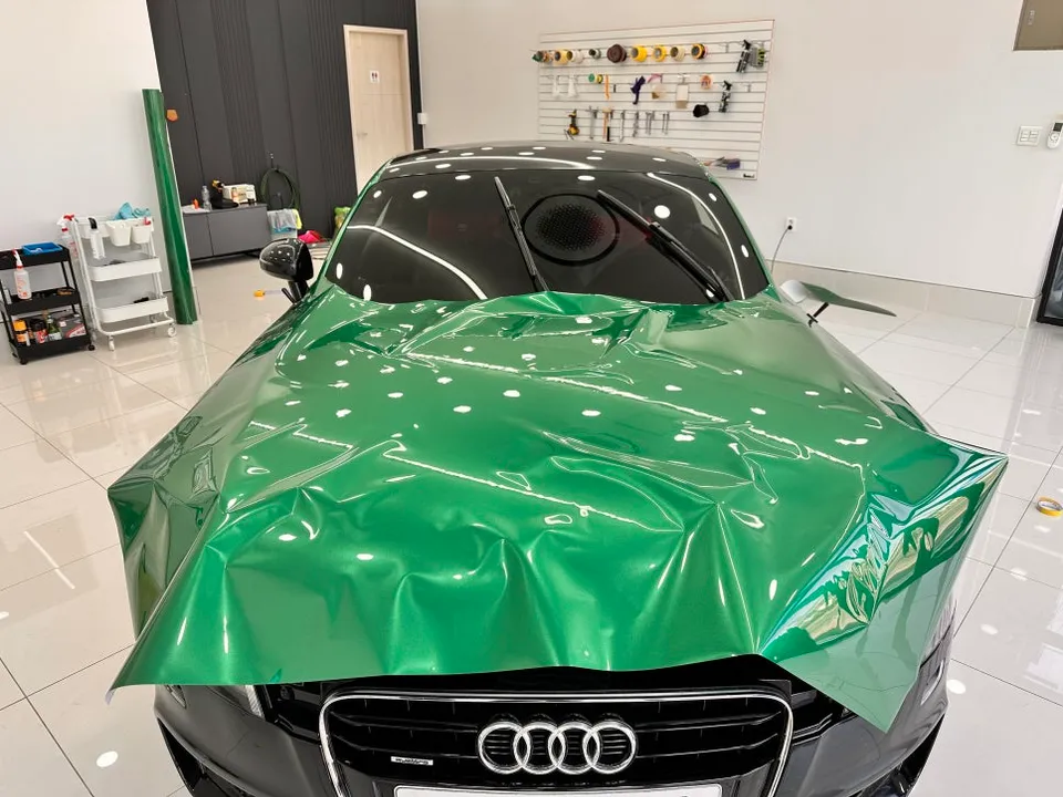 Audi TTのカーラッピング事例 施工写真 2-2