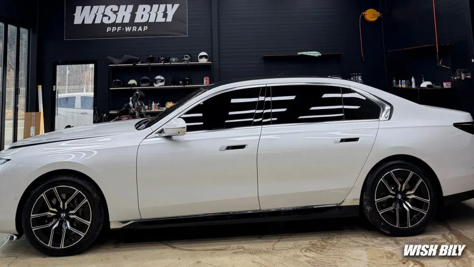 BMW 740i chrome delete - BMW 740i Chrome Delete Review: A Subtle Transformation photo 4