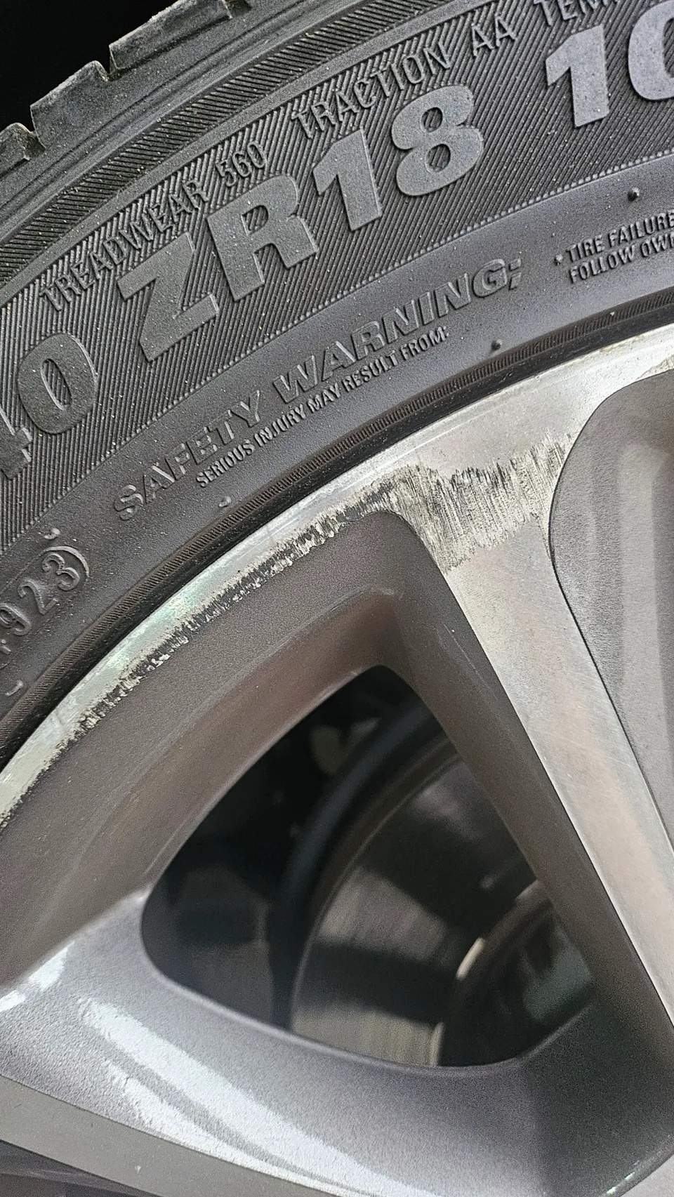 Mercedes-Benz E300 Wheel Repair Review — Flawless Black Gloss Fin photo 3