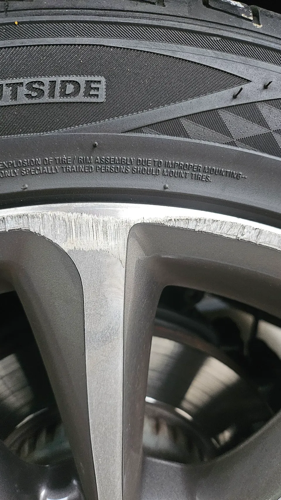 Mercedes-Benz E300 Wheel Repair Review — Flawless Black Gloss Fin photo 4