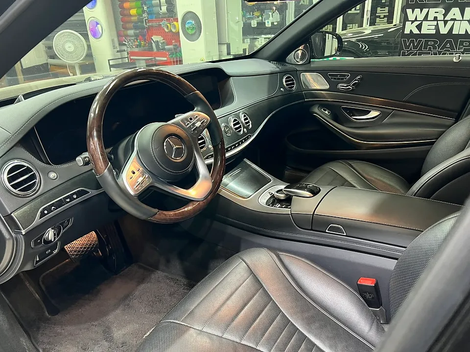 Mercedes-Benz S-Class W222のカーラッピング事例 施工写真 4-2