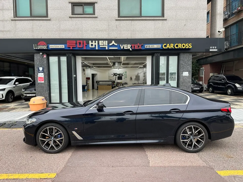 BMW 5 Series G30 カーラッピング事例|費用目安・仕上がり 施工写真 2-1