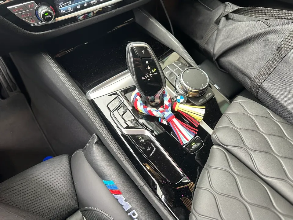 BMW 5 Series G30 カーラッピング事例|費用目安・仕上がり 施工写真 3-2