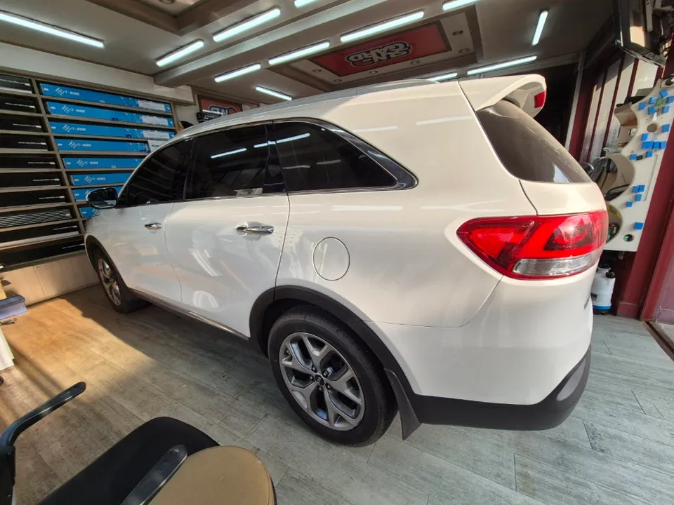 Kia Sorentoのカーフィルム施工事例｜費用目安・仕上がり 施工写真 2-1