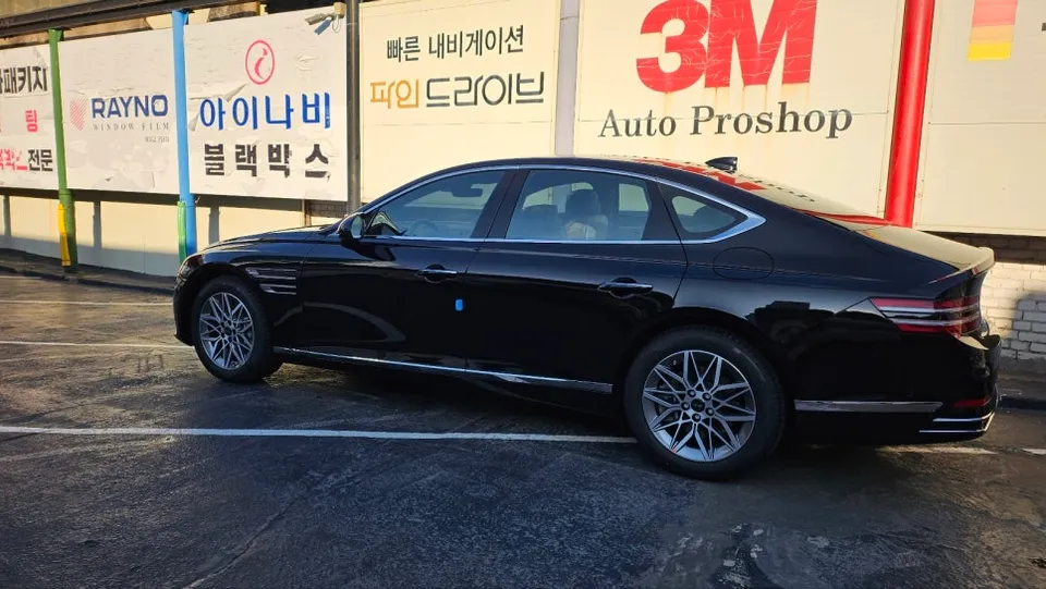 Genesis G80のカーフィルム施工事例｜高級感と機能性を両立 施工写真 2-1