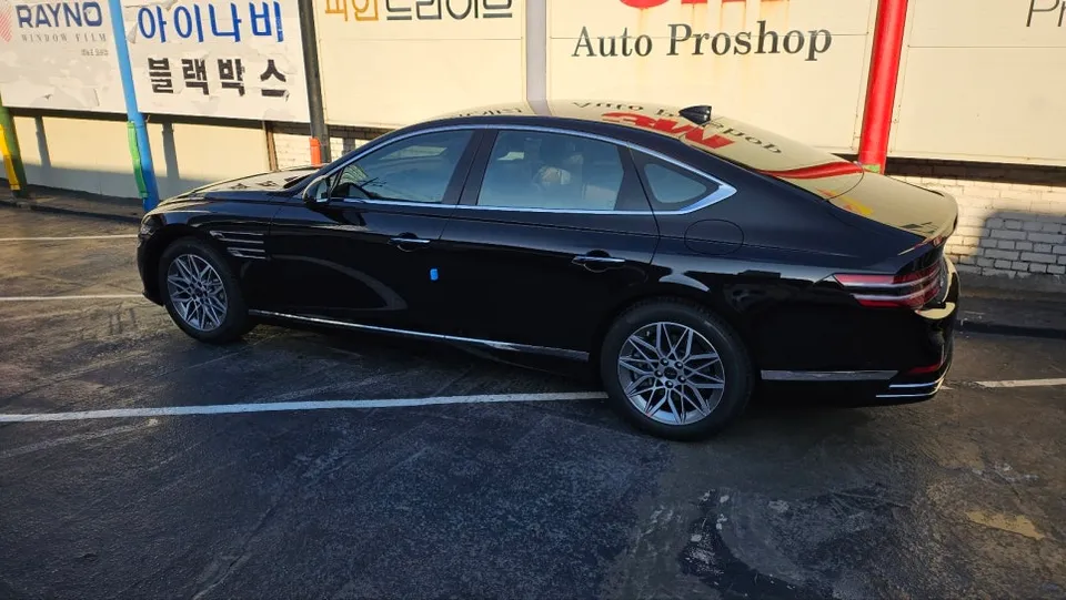 Genesis G80のカーフィルム施工事例｜高級感と機能性を両立 施工写真 3-1