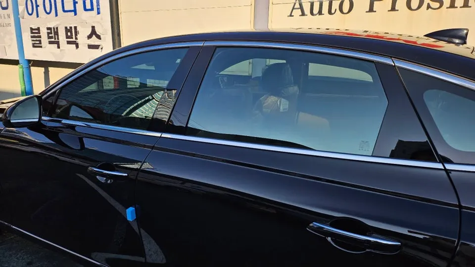 Genesis G80のカーフィルム施工事例｜高級感と機能性を両立 施工写真 1-2