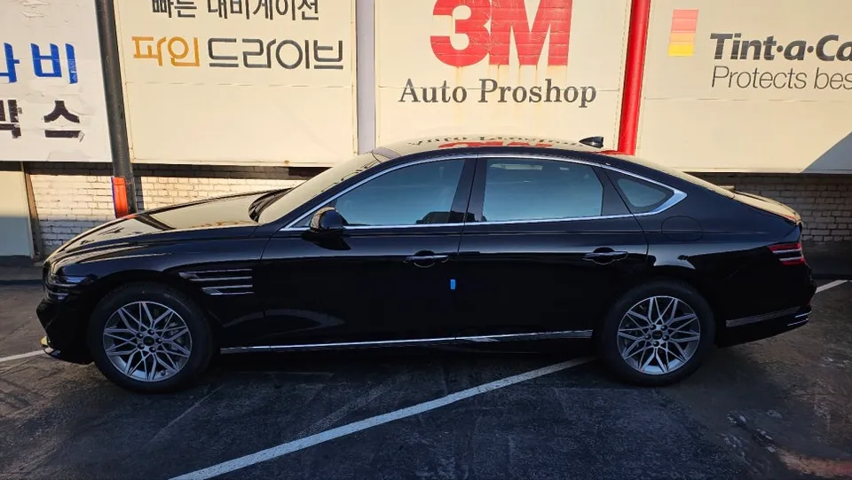 Genesis G80のカーフィルム施工事例｜高級感と機能性を両立 施工写真 1-3