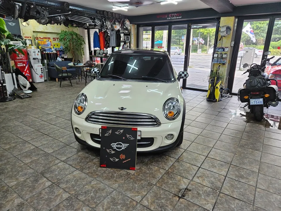 BMW MINI Cooper R56 OEM Options Review - Enhanced Convenience