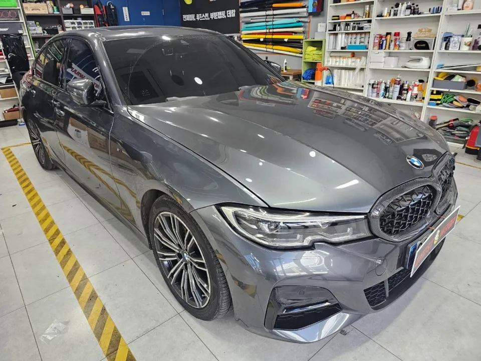 BMW 3 Series new car package - BMW 3 Series New Car Package Review — Black Emblem Upgrade photo 3
