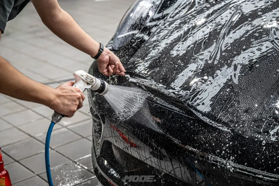 ポルシェ 911 カレラ PPF施工事例|ブラックPPFで高級感を向上 施工写真 3-3