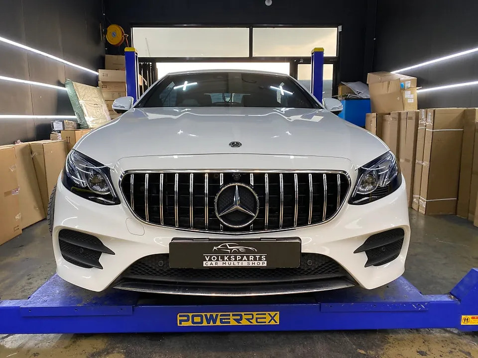 Mercedes-Benz E-Class Ambient Lighting Upgrade Review photo 2