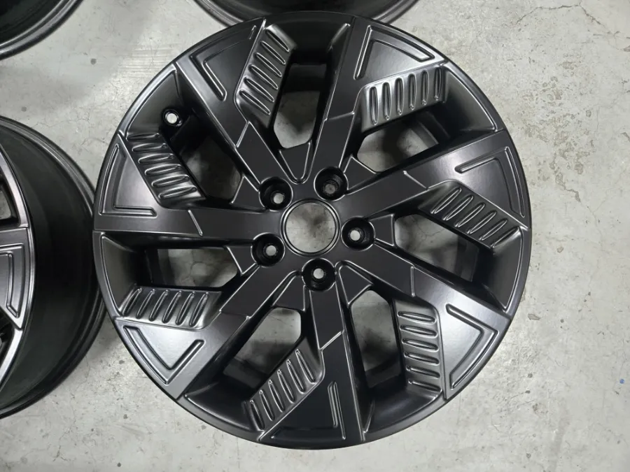KG Mobility Torresのホイールリペア・塗装事例 施工写真 4-2