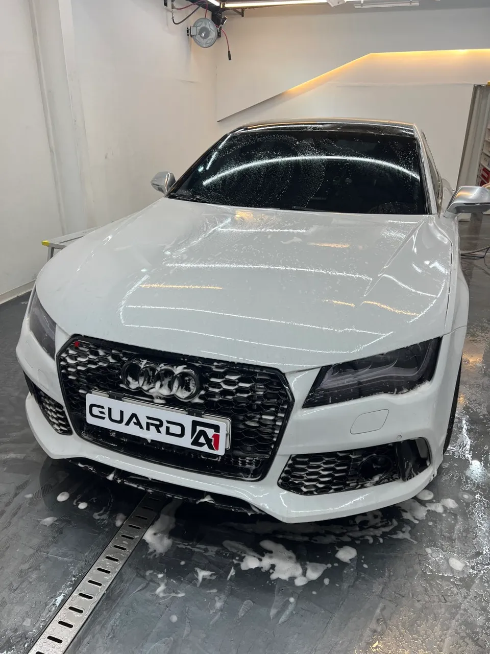 Audi S7 vinyl wrap - Audi S7 Vinyl Wrap Review: Gloss Black Roof Refresh photo 4