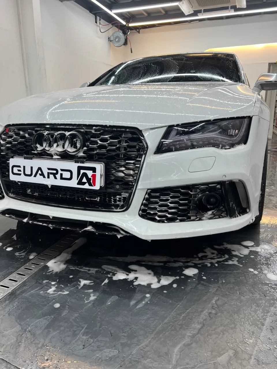 Audi S7 vinyl wrap - Audi S7 Vinyl Wrap Review: Gloss Black Roof Refresh photo 5