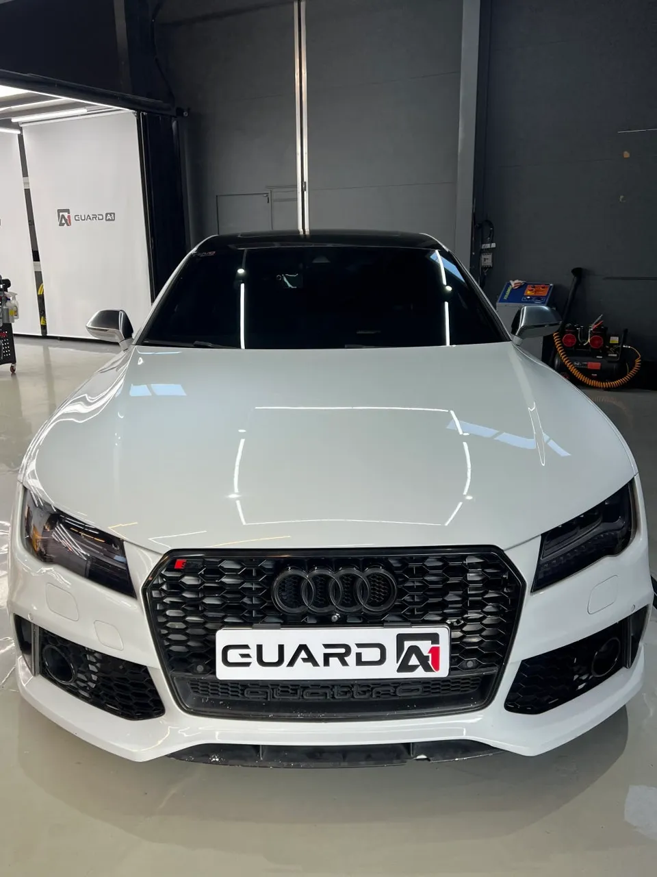 Audi S7のカーラッピング事例|費用目安・仕上がり 施工写真 4-2