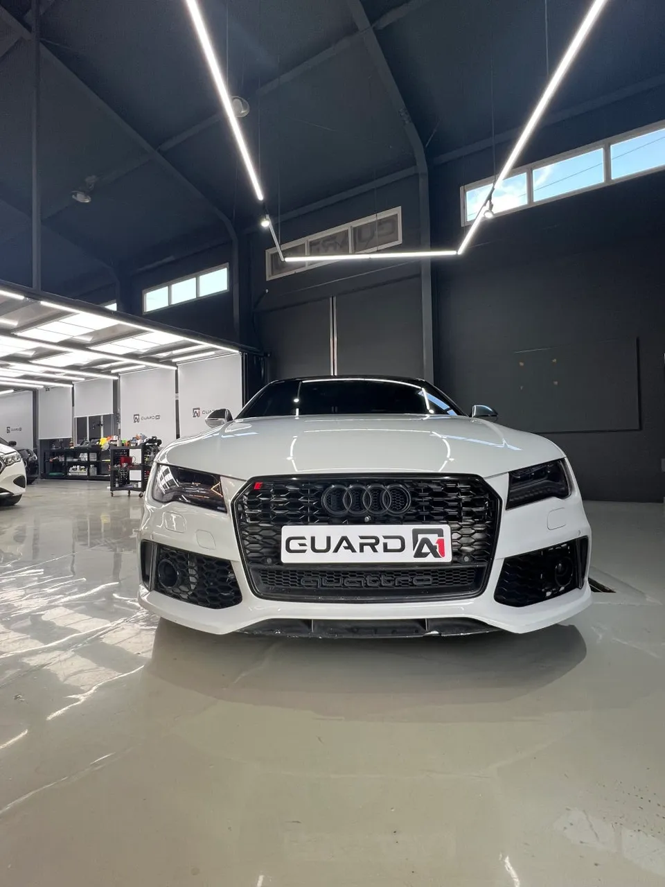 Audi S7のカーラッピング事例|費用目安・仕上がり 施工写真 1-3