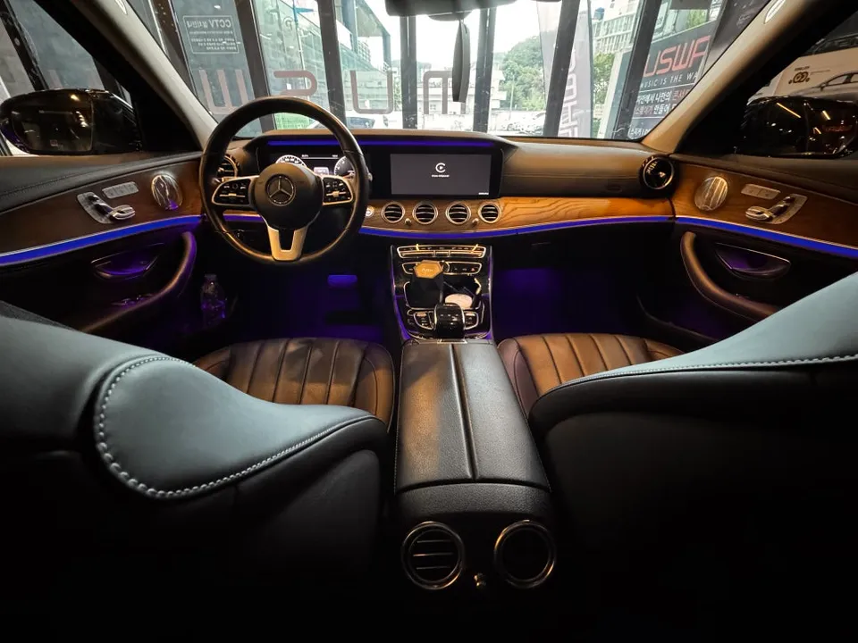 Mercedes-Benz E-Class W213 ambient lighting - Mercedes-Benz E-Class W213 Ambient Lighting Review photo 3
