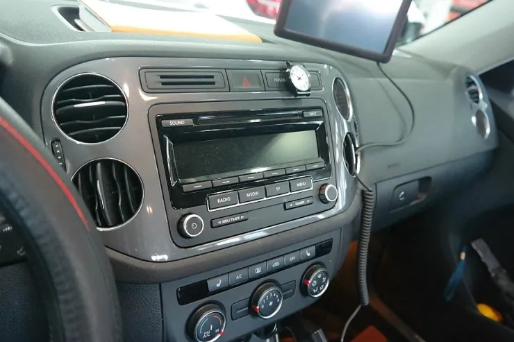 Volkswagen Tiguan oem options - Volkswagen Tiguan RCD 330 Plus & Backup Camera Upgrade Review photo 3