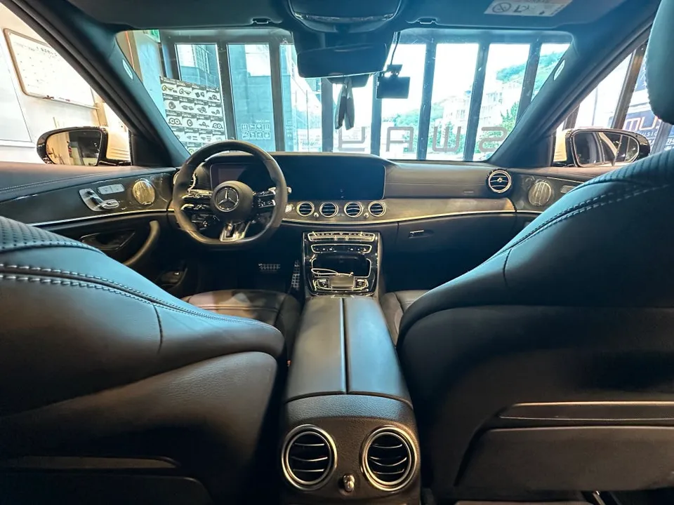 Mercedes-Benz E-Class W213 ambient lighting - Mercedes-Benz E-Class W213 Ambient Lighting Review photo 3