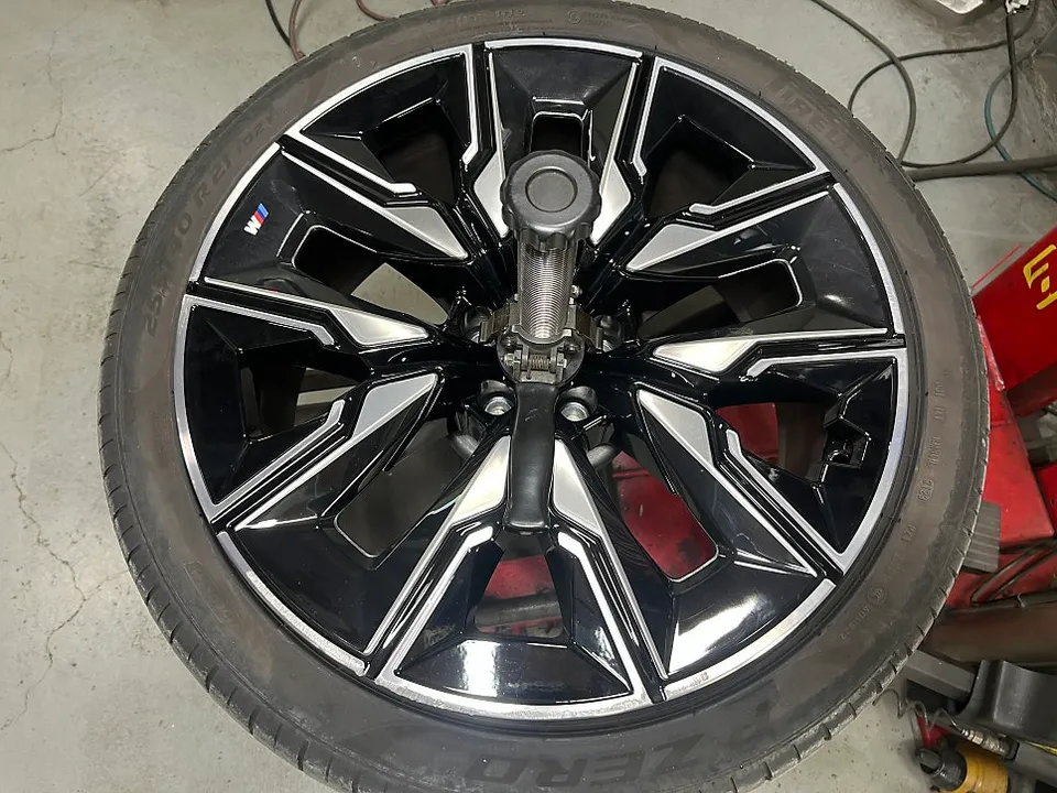 BMW i7 wheel repair installation result