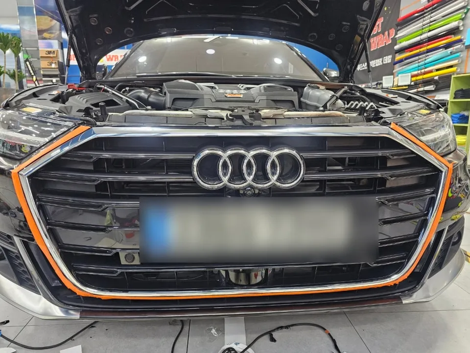 Audi A8のカーラッピング事例|クローム部分のブラックアウト 施工写真 1-3