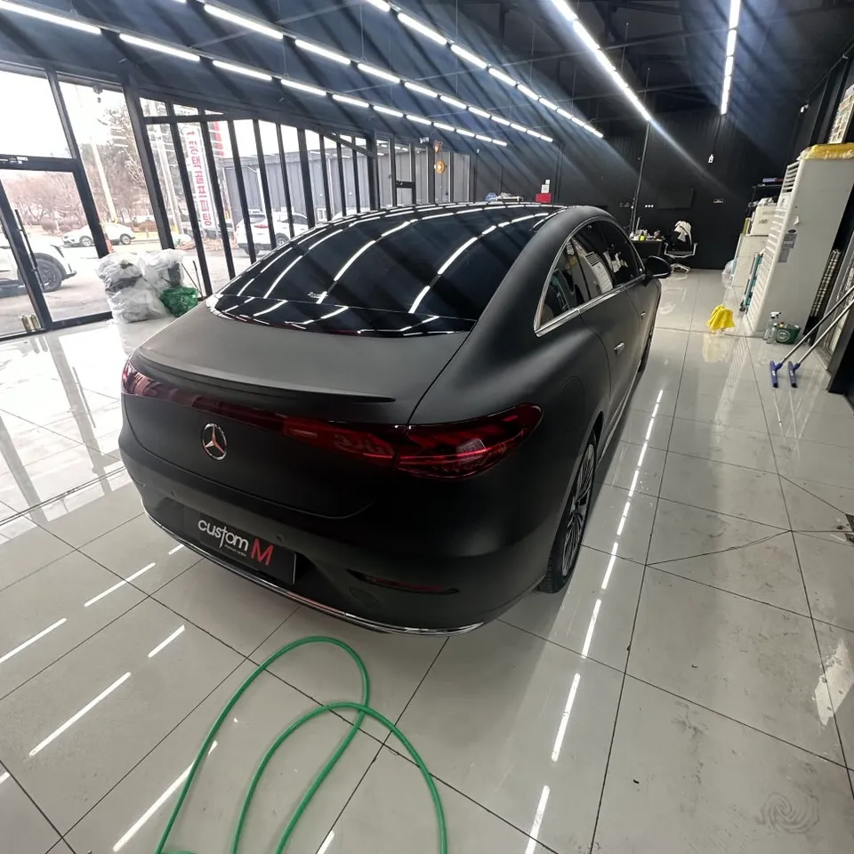 Mercedes-Benz EQEのカーラッピング事例|費用目安・仕上がり 施工写真 2-1