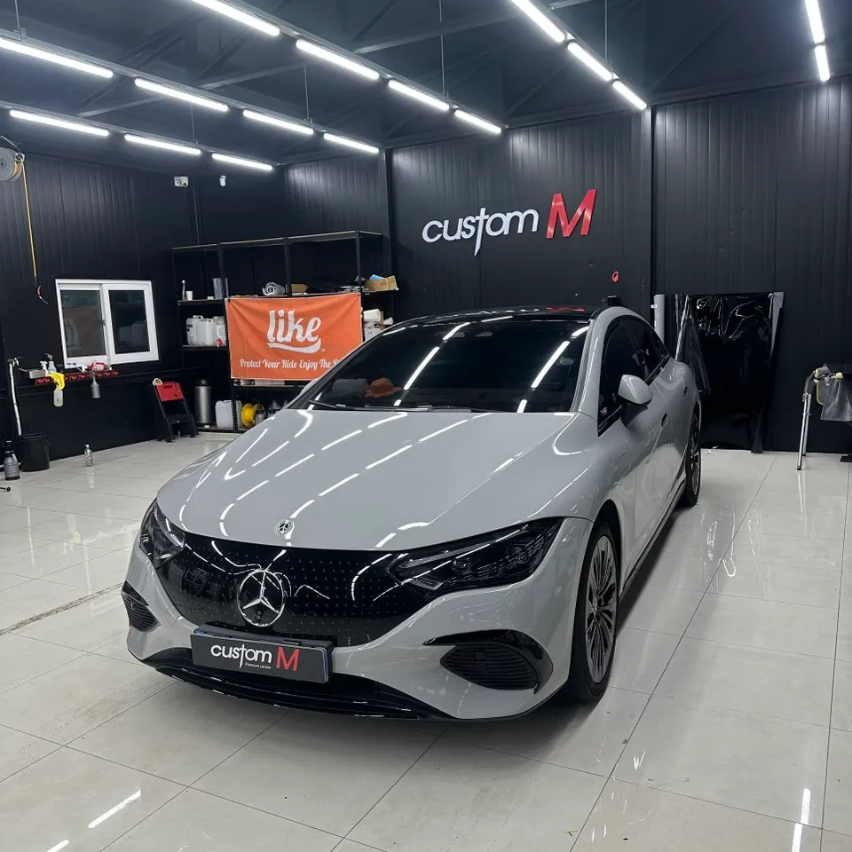 Mercedes-Benz EQEのカーラッピング事例|費用目安・仕上がり 施工写真 1-2