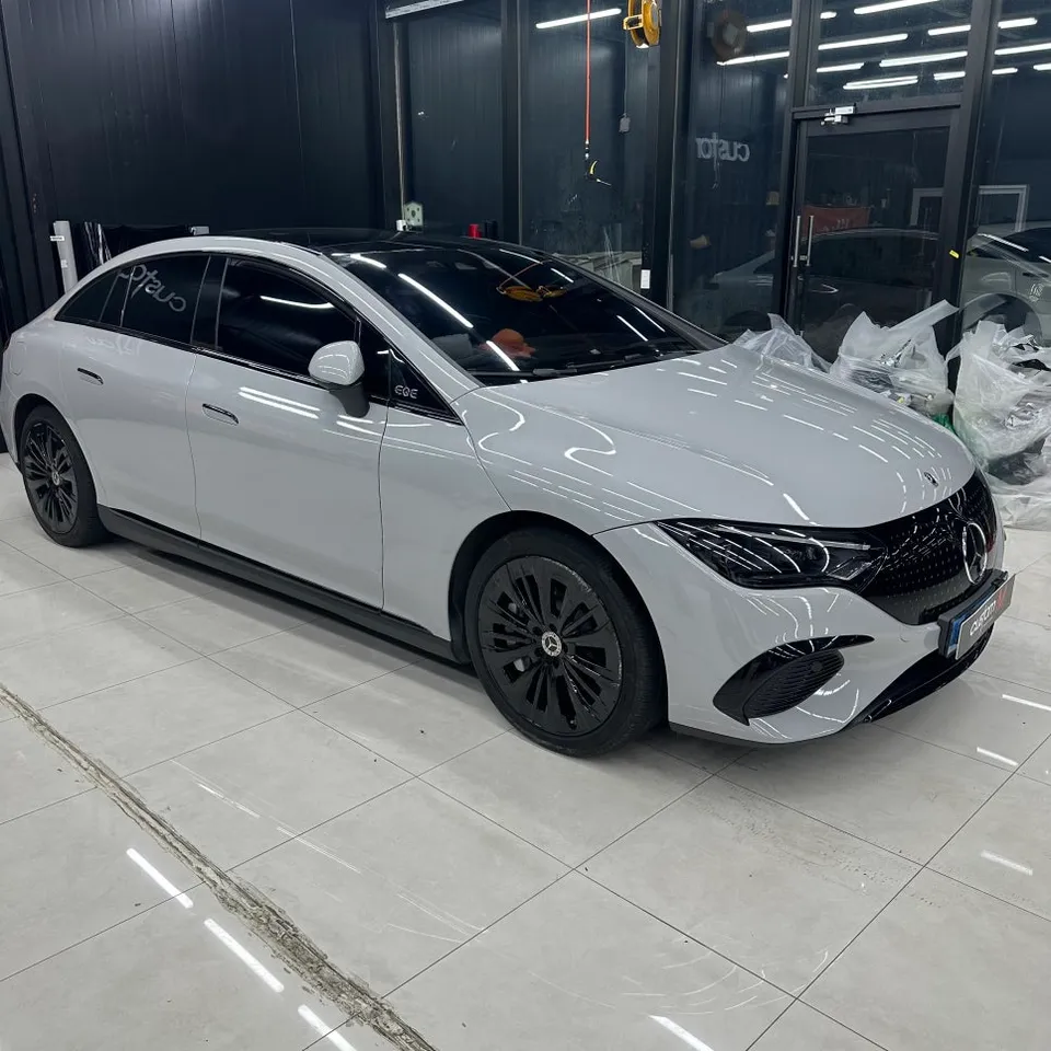 Mercedes-Benz EQEのカーラッピング事例|費用目安・仕上がり 施工写真 2-3