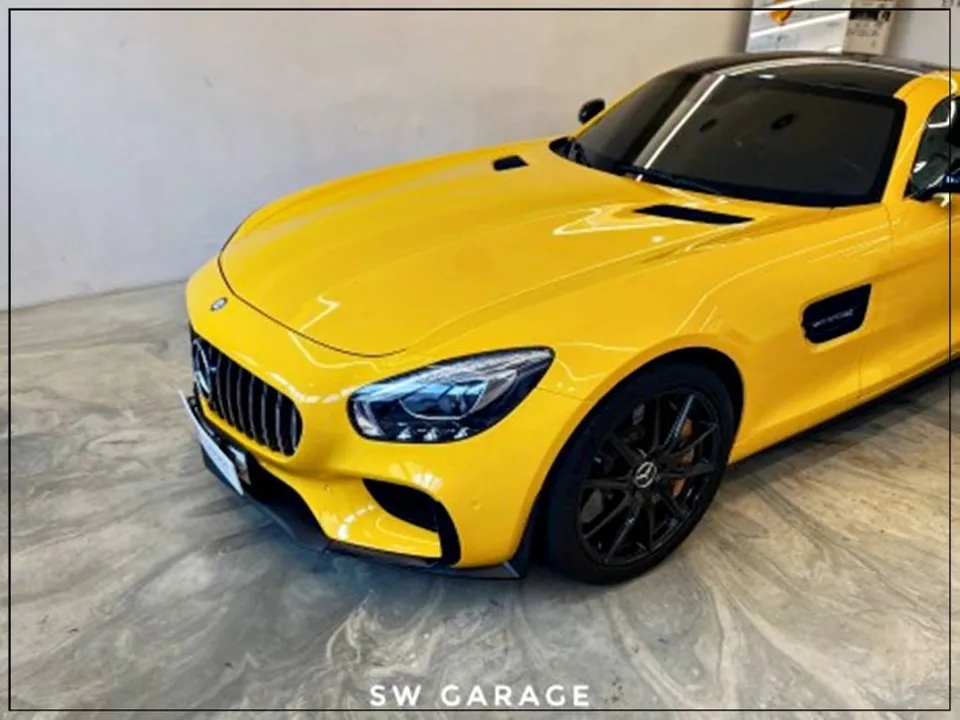 Mercedes-Benz AMG GTのカーラッピング事例｜高光沢ダークイエロー 施工写真 3-2