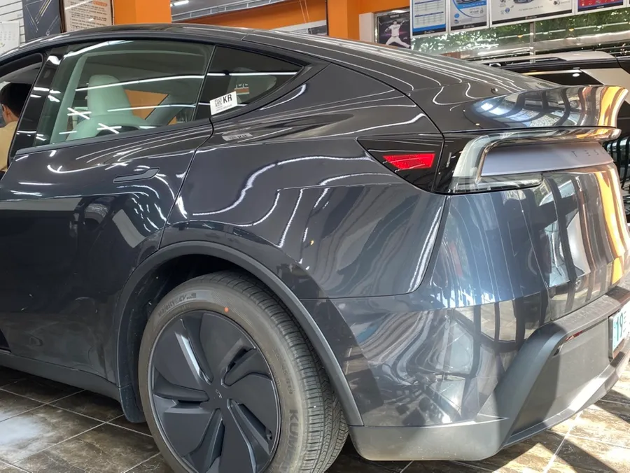Tesla Model Yのカーフィルム施工事例｜費用目安・仕上がり 施工写真 3-1