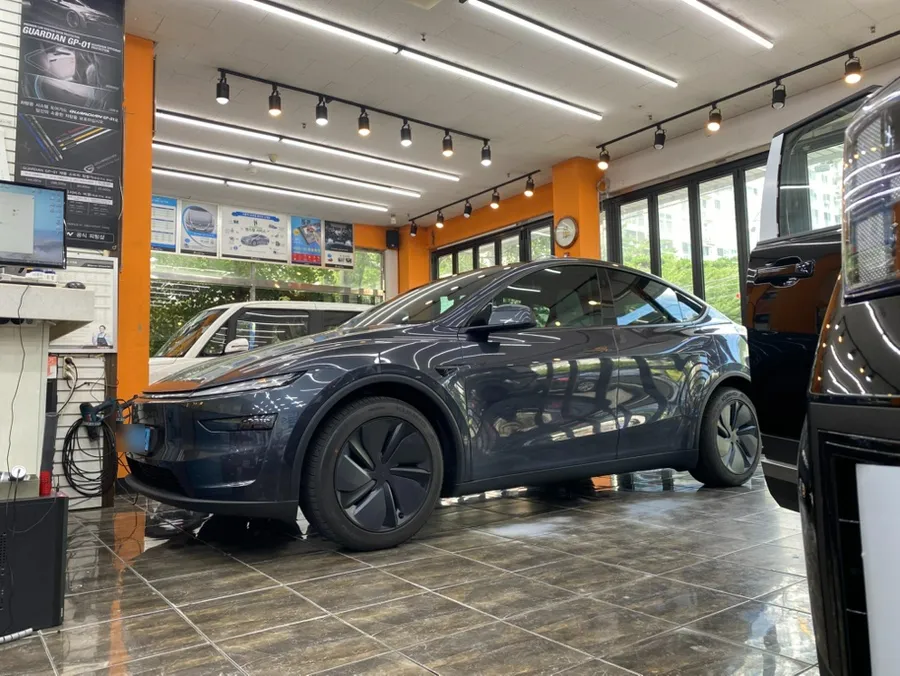 Tesla Model Yのカーフィルム施工事例｜費用目安・仕上がり 施工写真 1-2